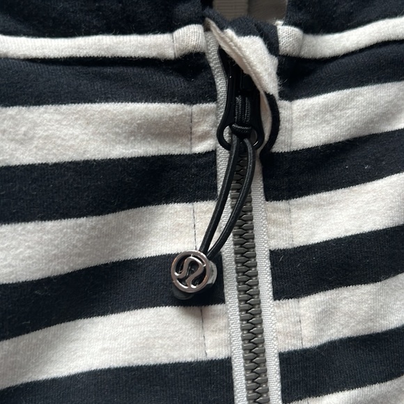 Lulu Lemon sweatshirt - Picture 4 of 9